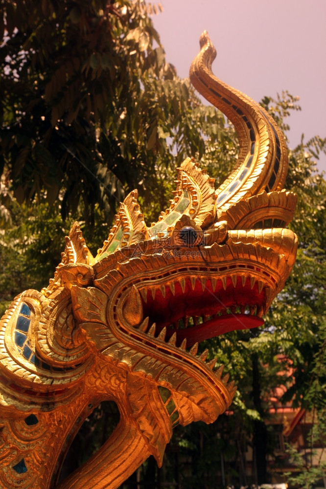 在泰国北部东南亚的ChiangRai北道清莱市旧城的WatPhraKaew寺庙图片