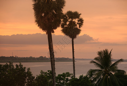 阿本德罗与泰国接壤的Mekong河上Mekong河的风景图位于Soutetastasia老挝Khammuan地区老挝中部的ThaKhae背景