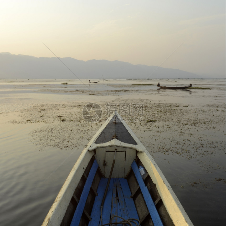 东南亚缅甸部掸邦内尔湖缅甸东部日出时风景图片