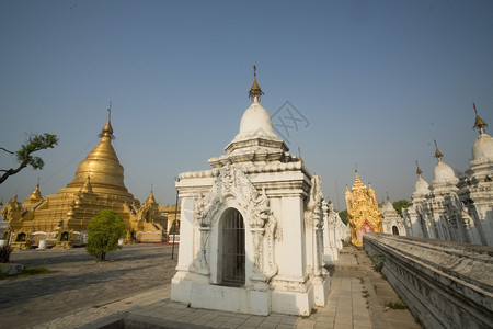 东南亚缅甸曼德勒市的KuthodawPaya图片