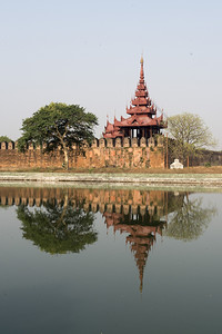 东南亚缅甸曼德勒市王宫的摩特和堡垒墙图片