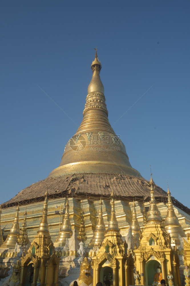 在缅甸东南部的仰光市的ShwedagonPaya塔的建筑图片