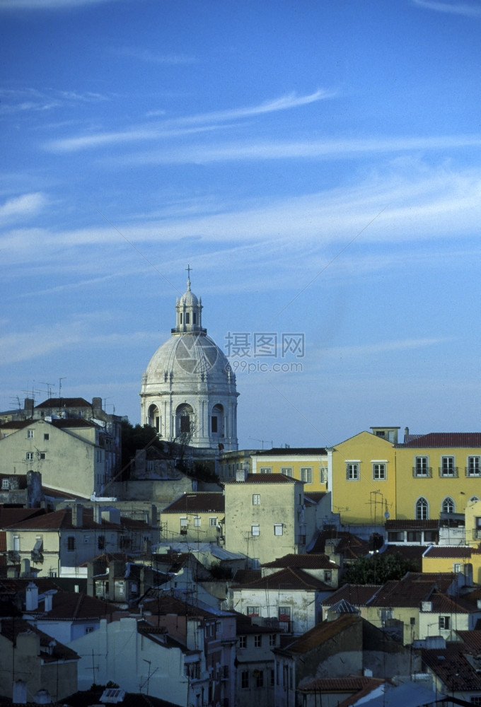 欧洲里斯本市中心位于葡萄牙欧洲的Alfama老城图片
