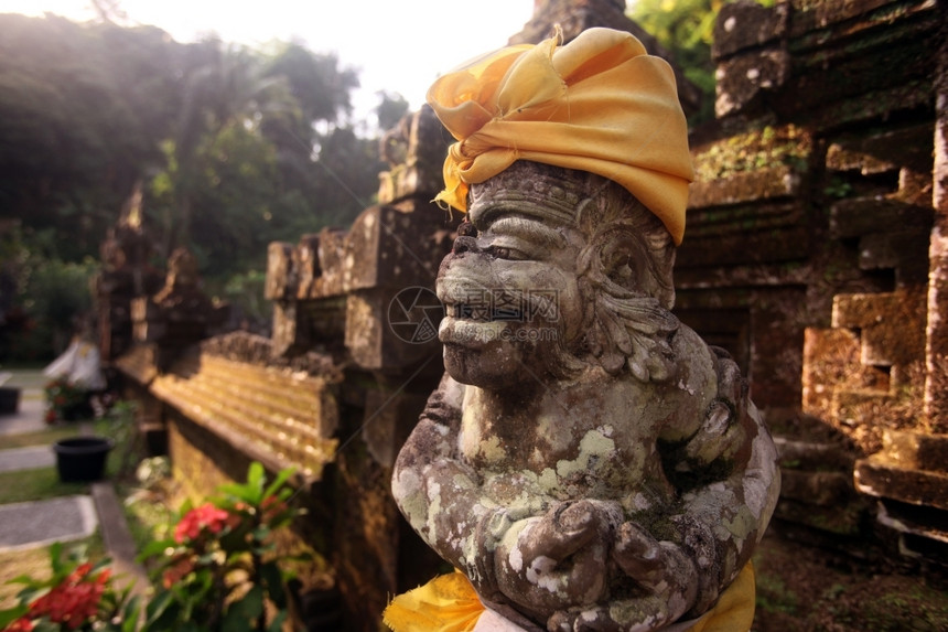 古阿加亚寺庙乌布德岛附近的果阿加亚寺巴厘岛东南部邦的印地安人图片