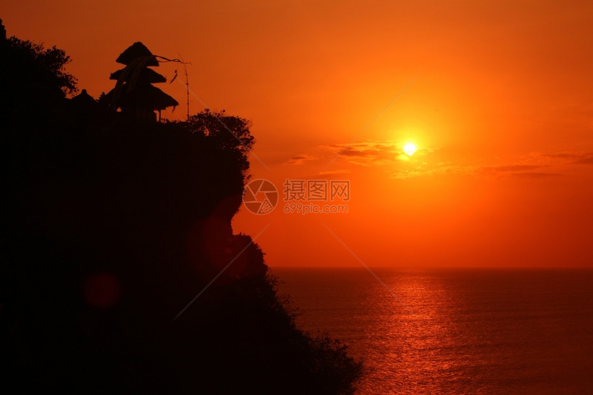 在巴厘岛的瓦图坦佩尔乌寺庙位于东南方印度的群岛图片