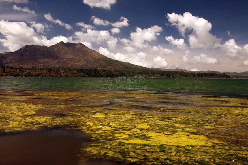 巴图尔湖的风景和巴图尔山在厘岛的图尔火山位于东南部的因多尼西亚图片