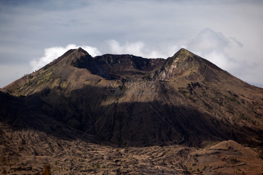 巴图尔湖的风景和巴图尔山在厘岛的图尔火山位于东南部的因多尼西亚图片