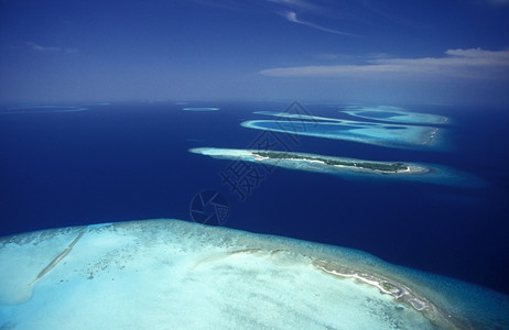 马尔代夫群岛屿和环礁在印地安海洋中的景图片
