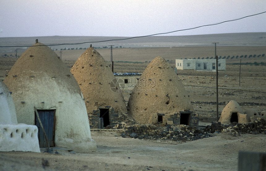 中东部哈马附近的萨鲁吉村传统房屋图片