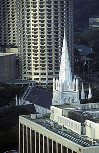 新加坡河和东南亚新加坡市玛丽娜湾的一座天际教堂图片