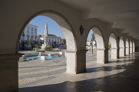 欧洲的葡萄牙南部阿尔加夫东的旧城市塔维拉Tavira图片