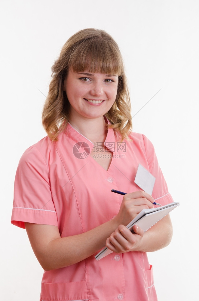 白色背景的漂亮女医务工作者的肖像图片
