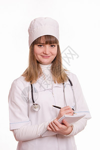 身着白外套帽子有文件和笔的医务工作者肖像图片