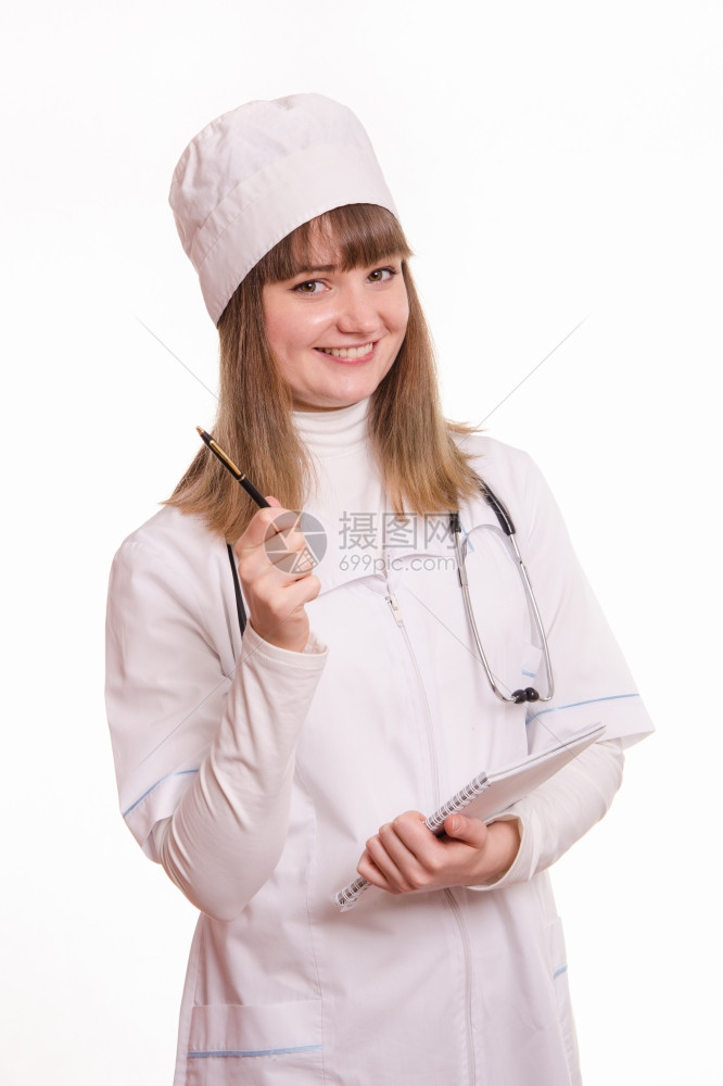 身着白外套帽子有文件和笔的医务工作者肖像图片