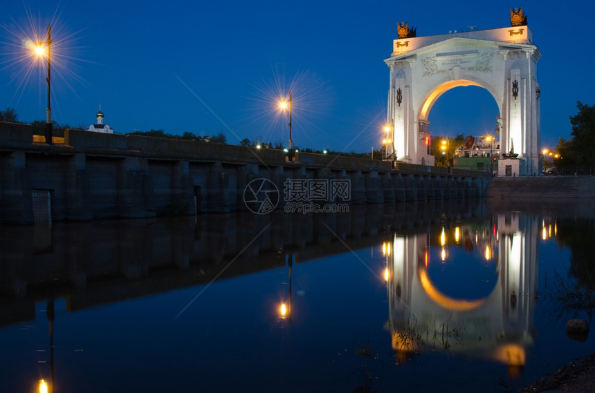 以列宁命名的伏尔加-唐运河第一锁景象,日落之后的景象图片