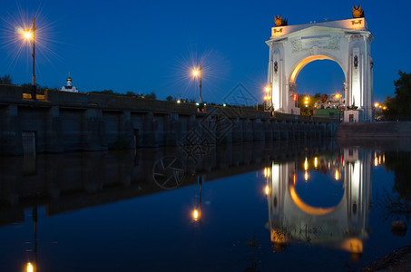 以列宁命名的伏尔加-唐运河第一锁景象,日落之后的景象图片