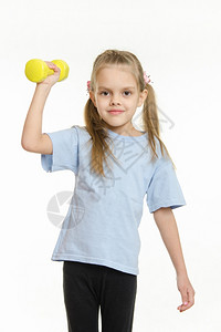 小女孩在锻炼身体图片