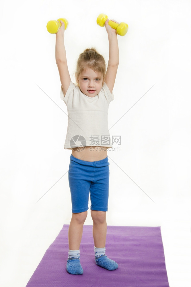 女孩着锻炼身体图片