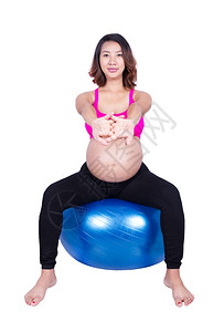 有健身球的孕妇图片