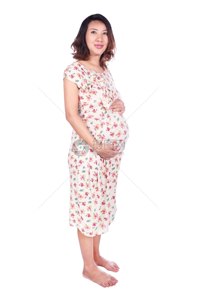 穿着衣服的幸福孕妇图片