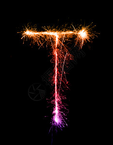 首都t3航站楼夜间背景的Sparkler烟火灯光字母T首都设计图片