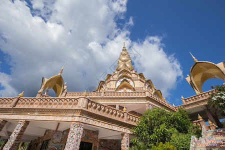 泰国法查蓬的PhaSonKaew寺的WatPhra的金塔图片