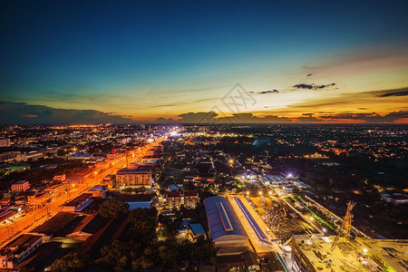 日落时分泰国纳洪拉奇西马市的景色图片