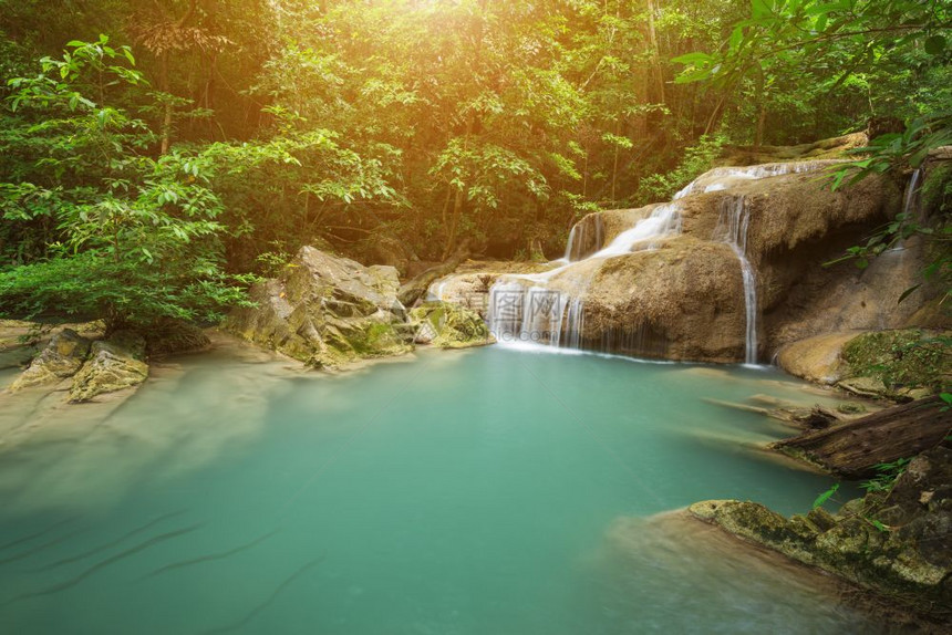 泰国Kanchanaburi省埃拉旺1级瀑布图片