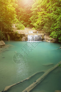 泰国Kanchanaburi省的Erawan瀑布图片