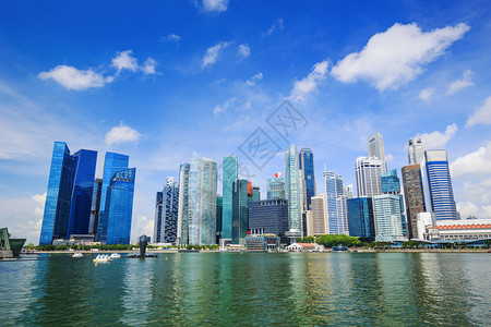 新加坡市中央商业区建筑的蓝色天空图片