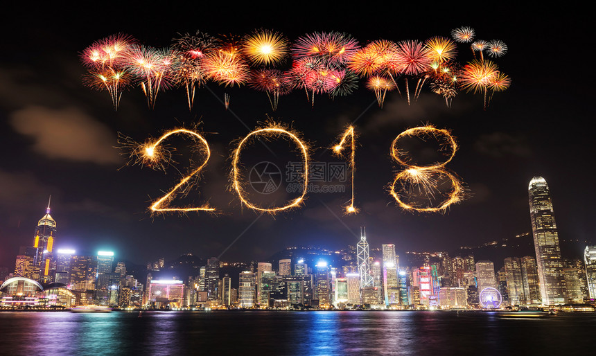 2018年新烟火闪电夜里与香港市风景相伴图片