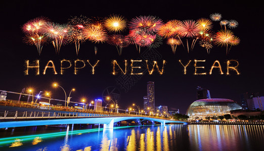 新年烟火闪与加坡夜间城市风景图片