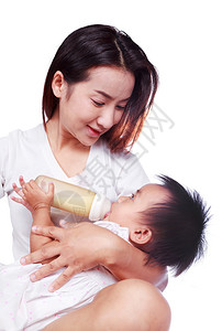 母亲喂养婴儿的肖像背景图片