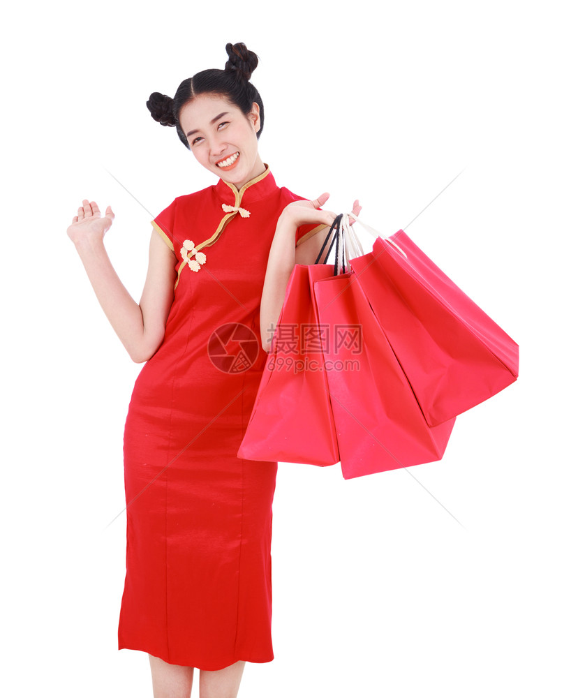 在白色背景下新年庆祝活动中手持购物袋的快乐女人图片