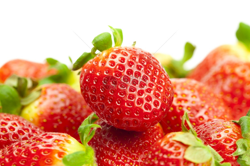 白上隔离的多汁草莓图片