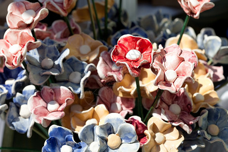 彩色陶瓷花的背景图片