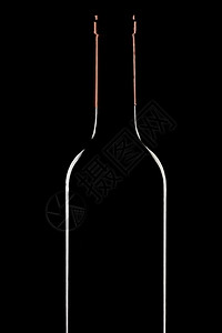 黑色背景的葡萄酒瓶图片