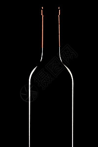 黑色背景的葡萄酒瓶图片