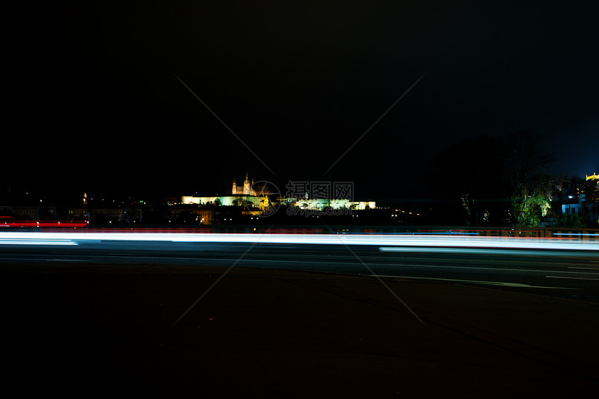 布拉格城堡美丽的夜景图片