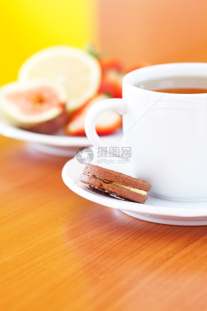 茶饼干柠檬无花果和草莓图片