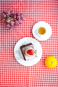 甜美的蛋糕草莓果子和茶图片