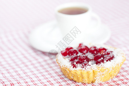 甜美的蛋糕果子和茶花边织布高清图片