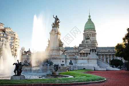 在阿根廷布宜诺斯艾利建造大会楼和喷泉高清图片