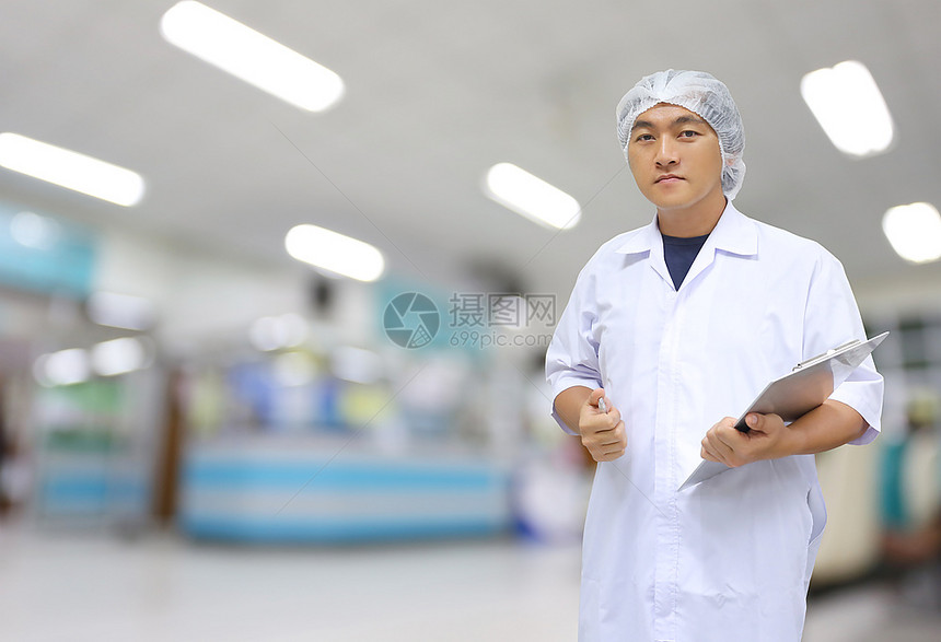 内科医院衣穿白色生服装的男人健康概念和医学背景模糊图片