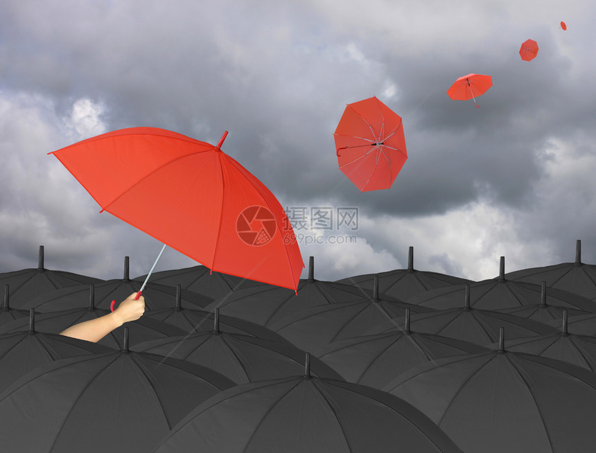 红伞手握着周围环绕黑伞其他被风吹响的伞子是管理企业关于雨云背景的想法图片