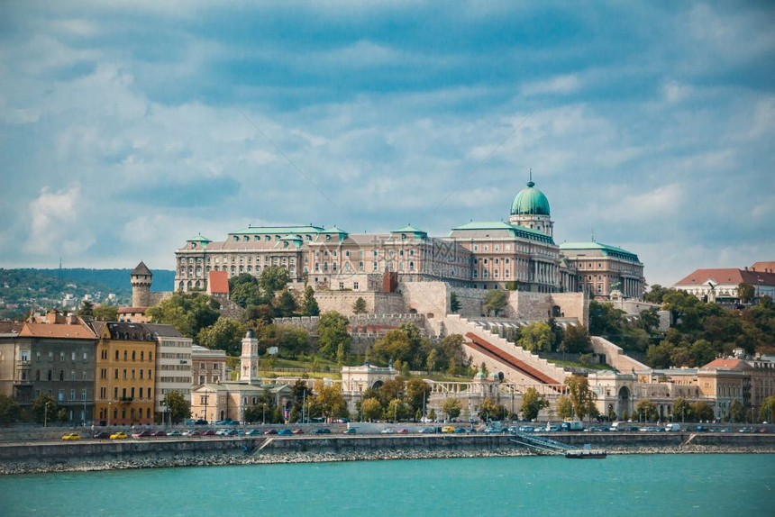 匈牙利布达佩斯古老的皇家城堡图片