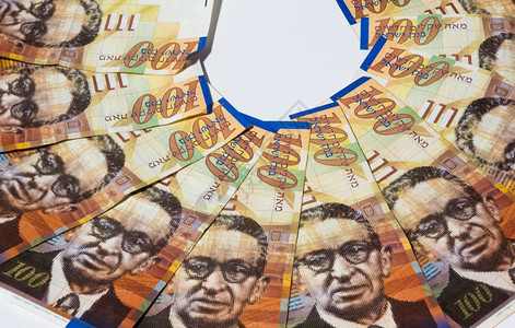 以色列10谢克尔的钞票堆积在最上面高清图片