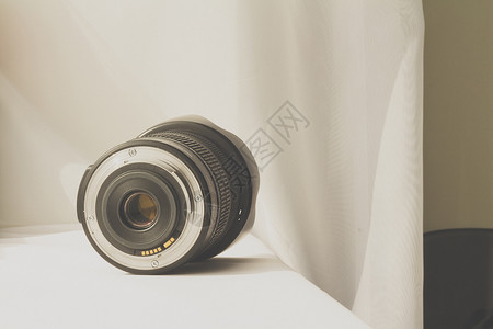 布罗布杜尔黑色照相机放大白布上的镜头背景