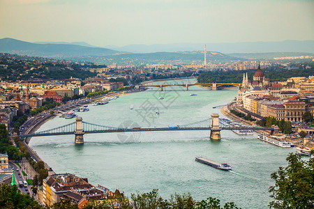 匈牙利布达城堡和伊丽莎白桥美景图片