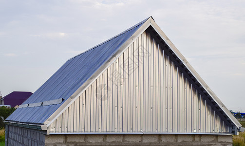瓦楞纸板的屋顶瓦楞纸板的屋顶金属型材波浪形屋顶图片